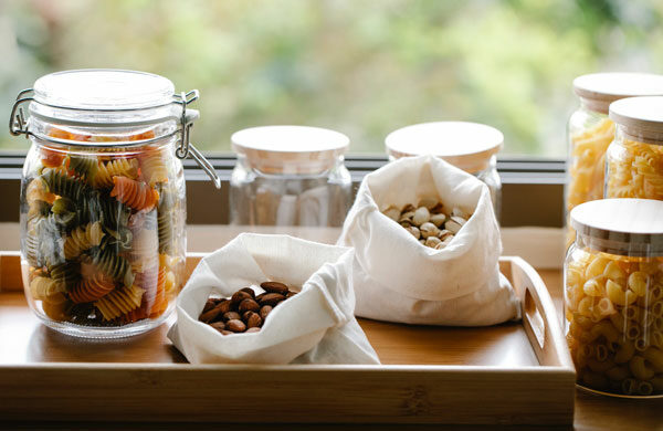 Article de Blog Sakood Creations zero dechet - Ranger ses bocaux de vrac dans sa cuisine - photo Pexels Sarah Chai