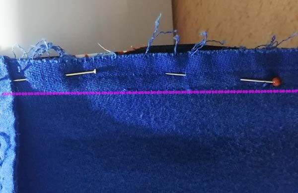 Blog Sakood - faire soi même -customisation d'un jeans avec du wax - couture des bandes de tissus