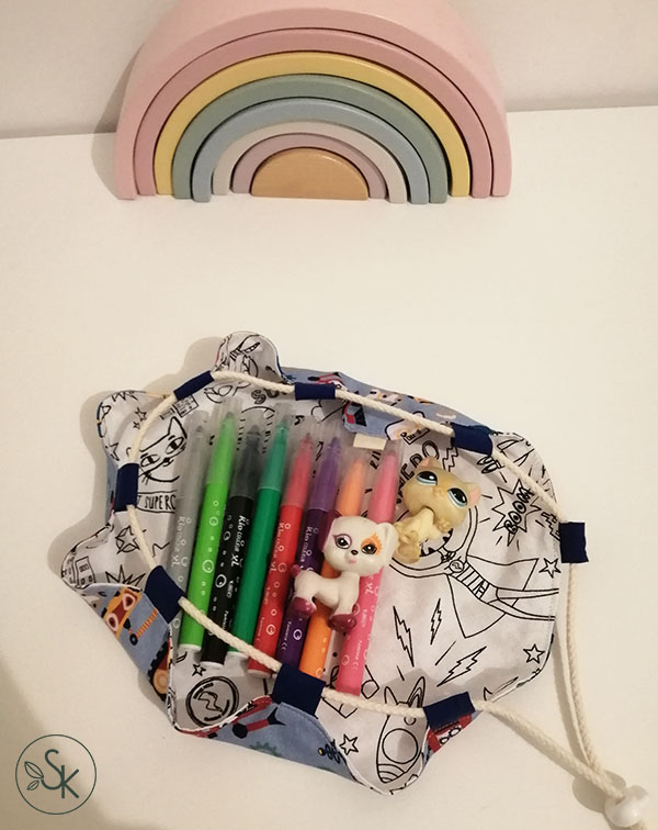 Sakood Créations - Pochette en tissu pour enfant 2 en 1 - Transporter ses jouets et colorier